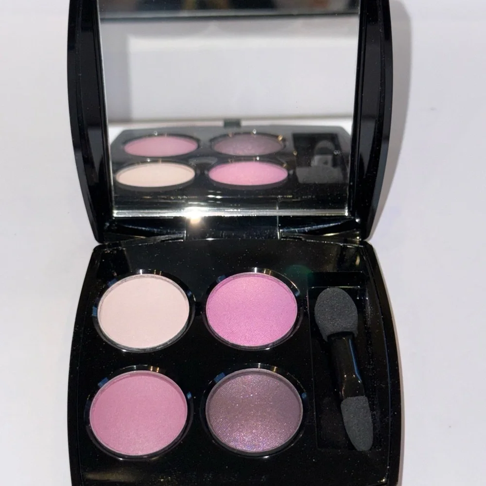 Monograph Eyeshadow Quad 8 Compact